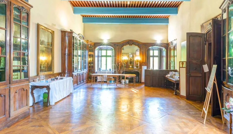Castello eccezionale direttamente sul lago vicino a Ginevra