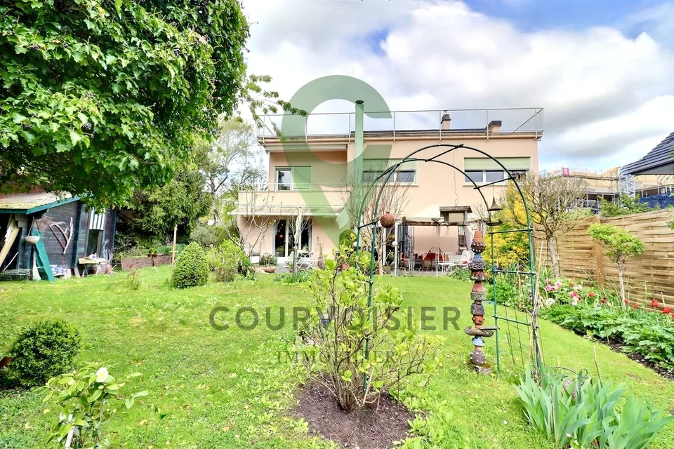 Maison de caractère avec 2 appartements en plein centre de Rolle