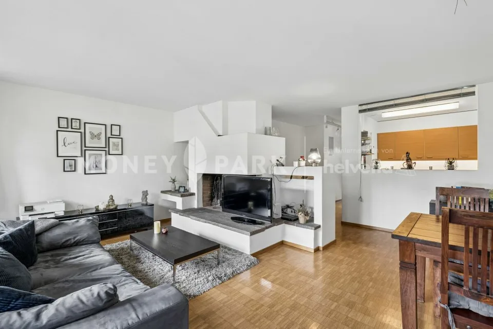Attraktive 2.5-Zimmer-Wohnung mit Cheminée und Balkon
