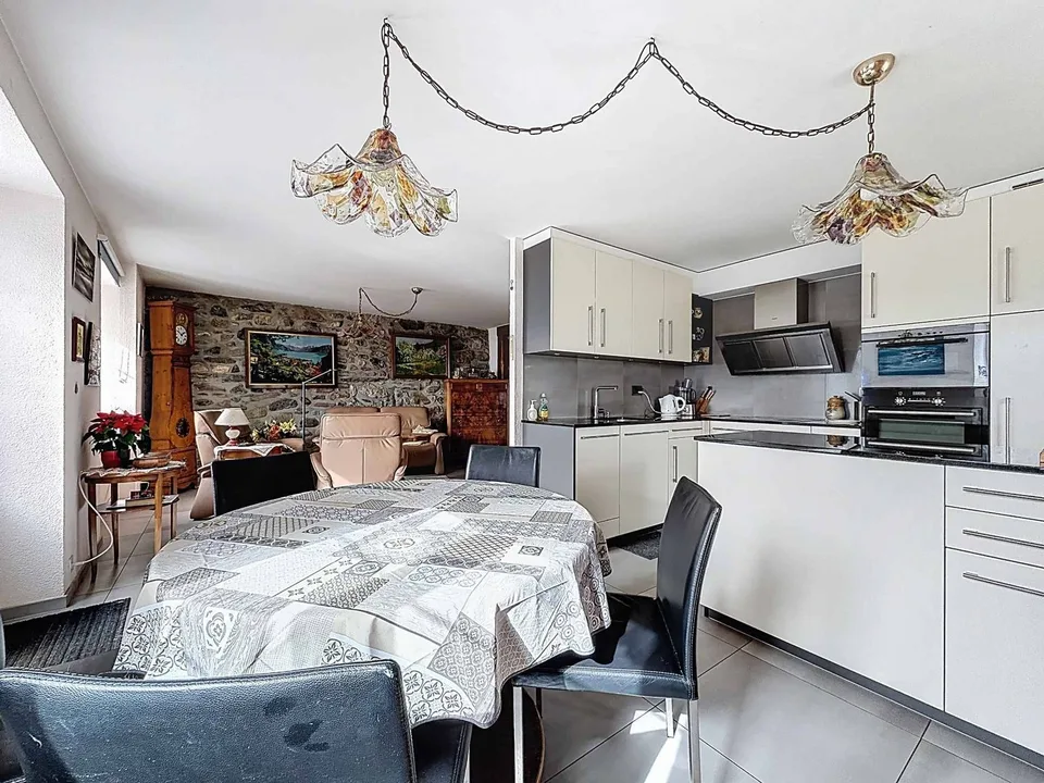 Ländliches renoviertes Haus mit 3 Wohnungen