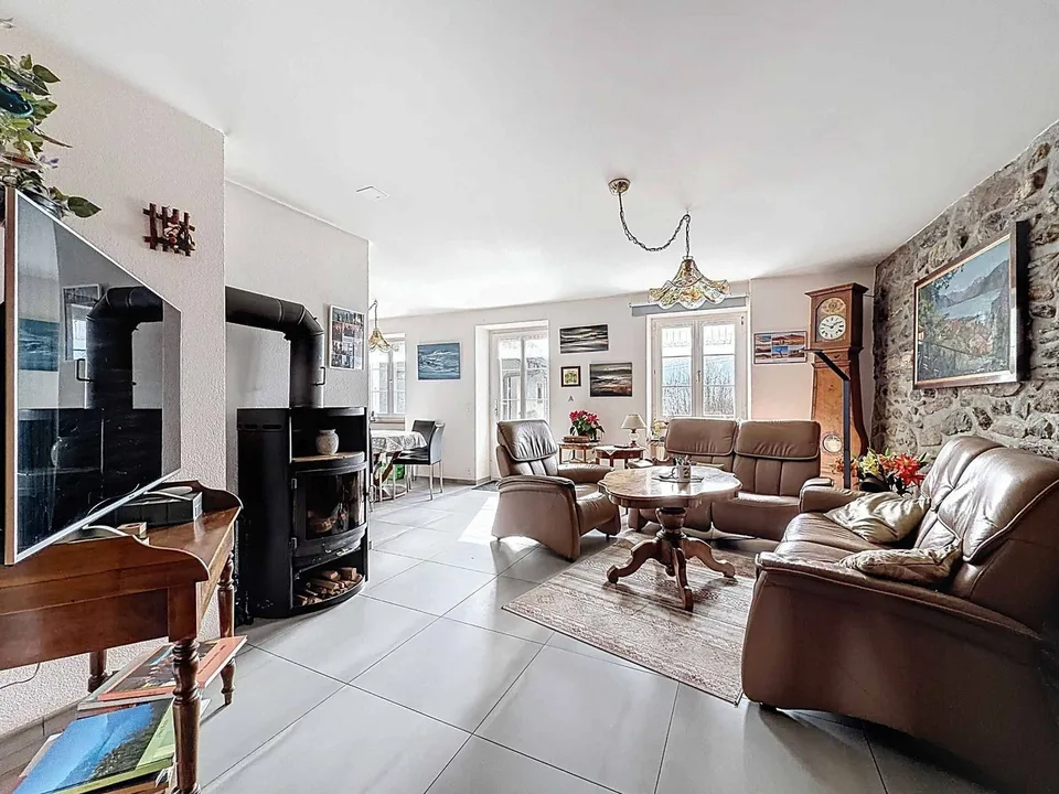 Ländliches renoviertes Haus mit 3 Wohnungen