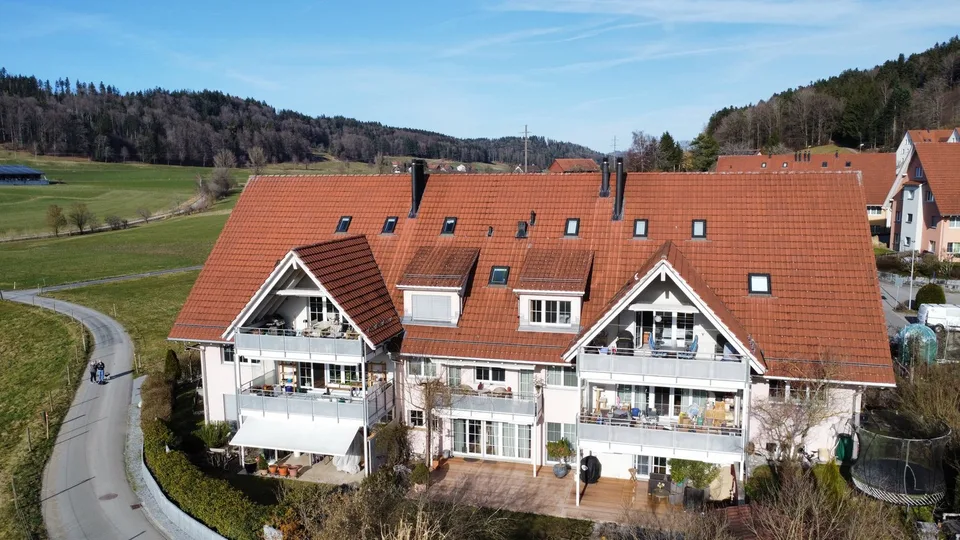 Exklusive 5.5-Zimmer-Maisonettewohnung mit Alpenpanorama in Hittnau