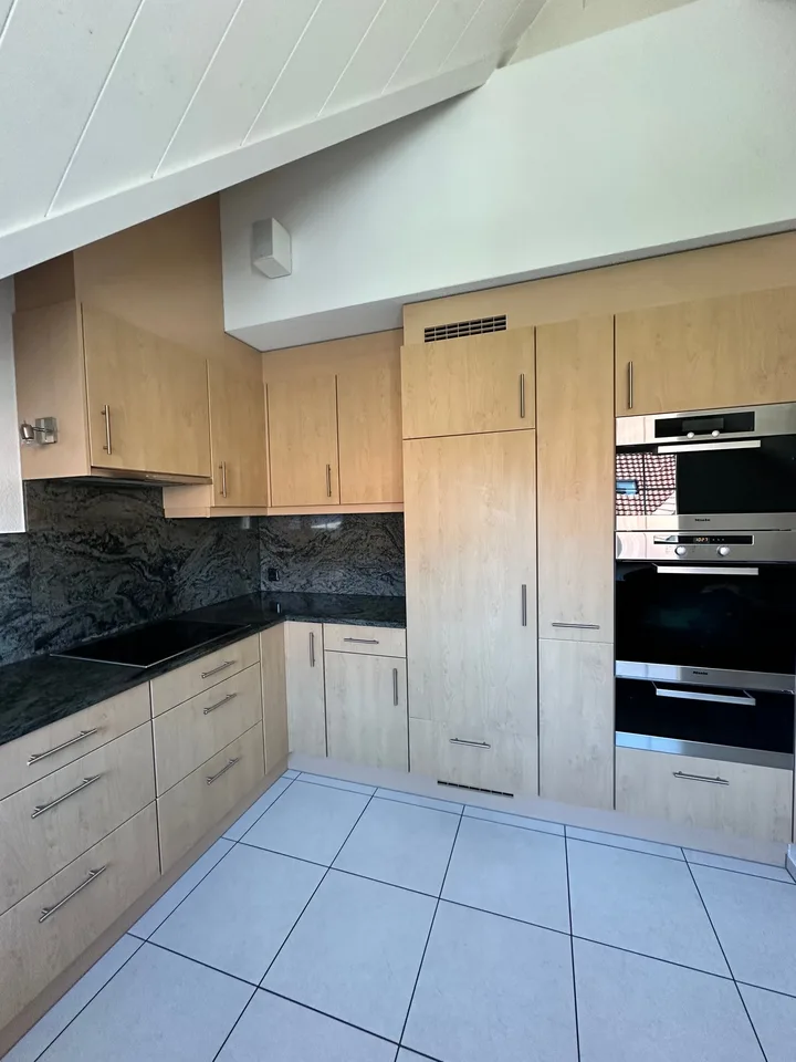 Appartement de maisonnette exclusif de 5,5 pièces avec panorama alpin à Hittnau