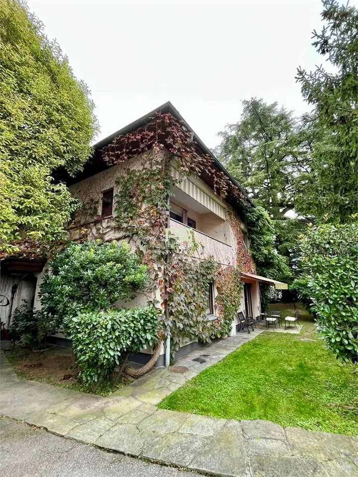 Casa di 3 appartamenti con grande giardino