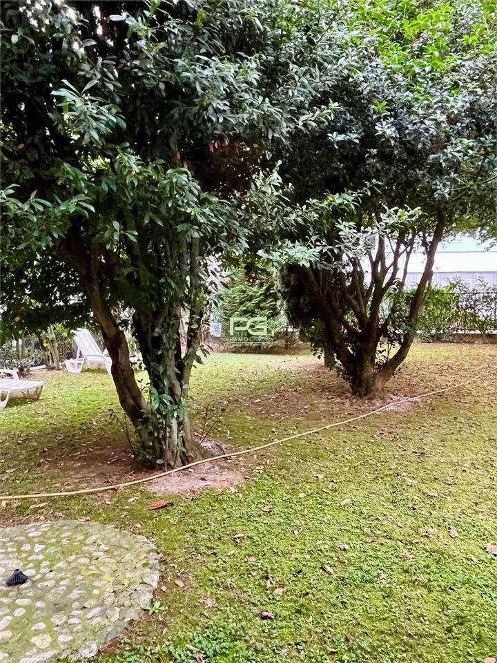 Casa di 3 appartamenti con grande giardino