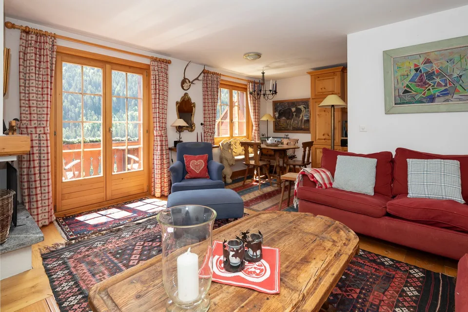 Duplex 5 pièces  dans un endroit très calme et offrant une vue magnifique sur les montagnes.