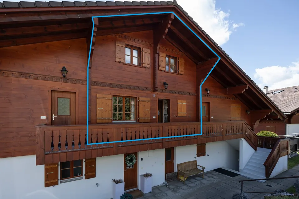 Duplex 5 locali in una posizione molto tranquilla con vista magnifica sulle montagne.