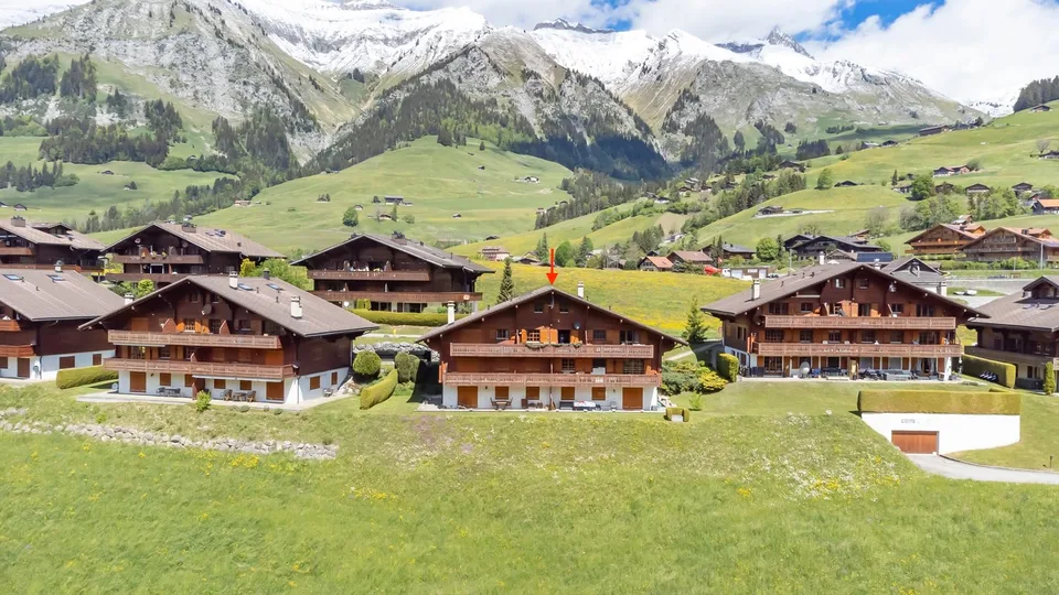 Duplex 5 locali in una posizione molto tranquilla con vista magnifica sulle montagne.