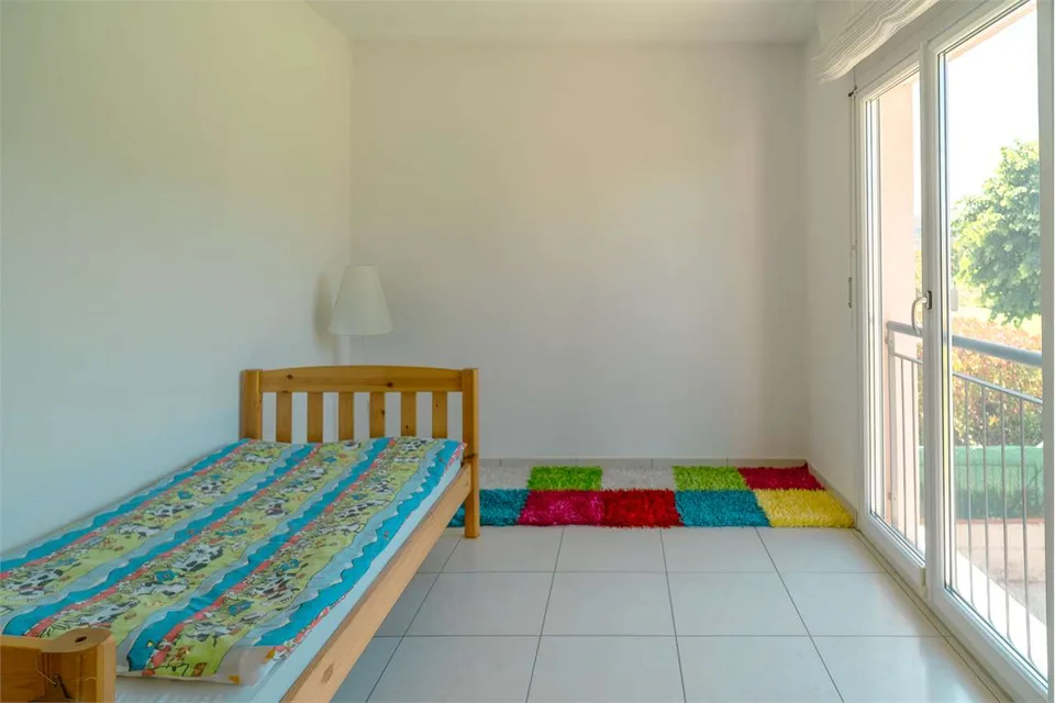 Vacallo: casa contigua con giardino privato – foto 11 di 13