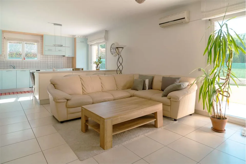 Vacallo: casa contigua con giardino privato – foto 9 di 13