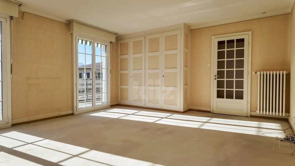 Da ristrutturare! Ampio appartamento con terrazza e giardino