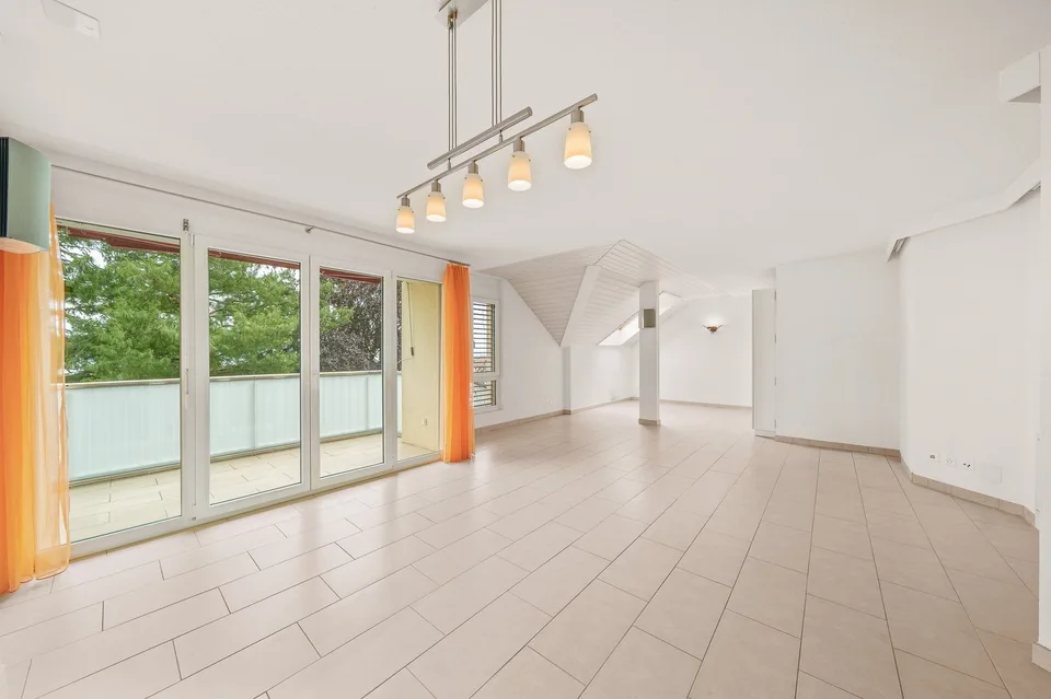 Ampio appartamento di 2,5 locali con vista lago e montagna in esclusiva!