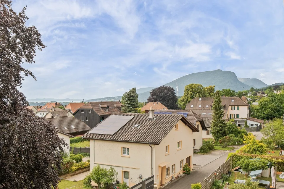 Ampio appartamento di 2,5 locali con vista lago e montagna in esclusiva!
