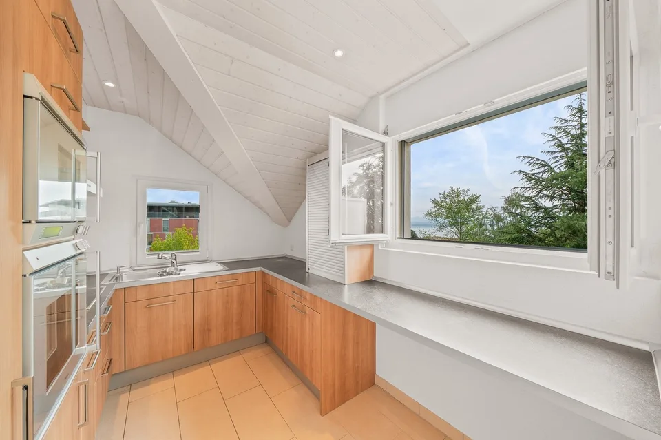 Ampio appartamento di 2,5 locali con vista lago e montagna in esclusiva!