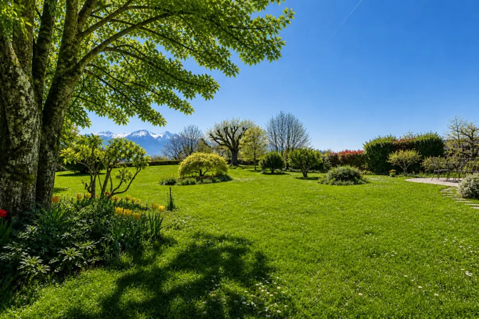 Elegante Villa mit Panoramablick auf den Genfersee in einem bevorzugten Viertel
