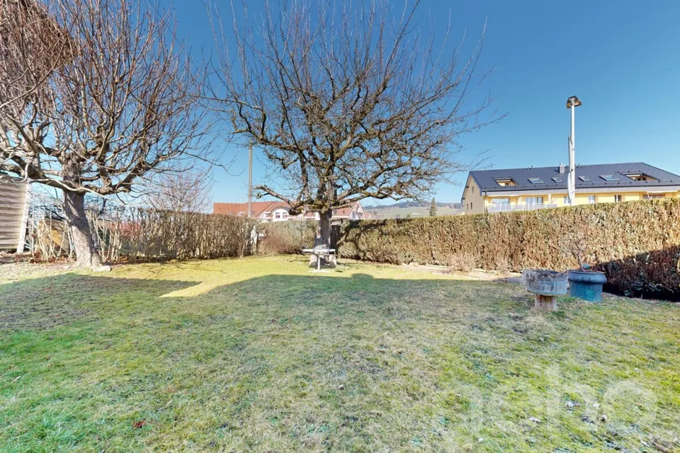 Geräumiges Haus mit großem Potenzial in ruhiger Lage – Foto 18 von 19