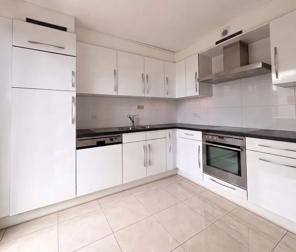 Appartamento in vendita a Losanna - attico di 4,5 locali, 127 m², ampio balcone