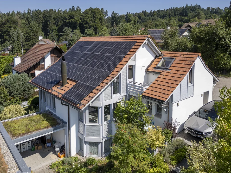 Grosszügiges Einfamilienhaus mit Einliegerwohnung und Doppelgarage