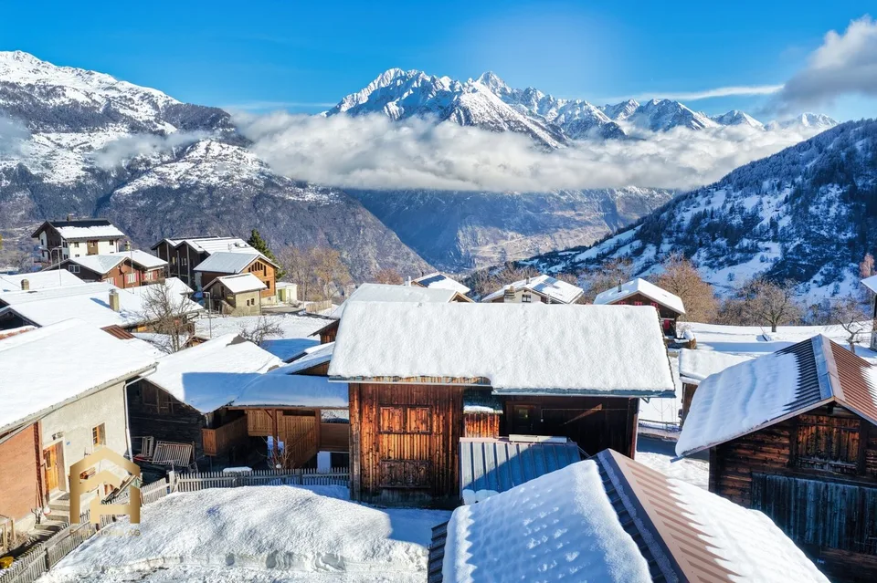 Umfassend renoviertes Walliser Haus mit zwei separaten Wohneinheiten