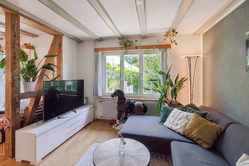 Merveilleux foyer avec jardin de paradis pour amateurs