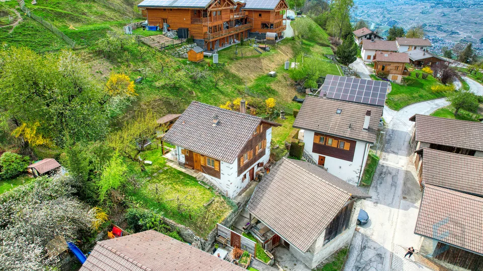 ESCLUSIVITÀ Magnifico chalet 4 ½ locali con vista panoramica a Erdesson