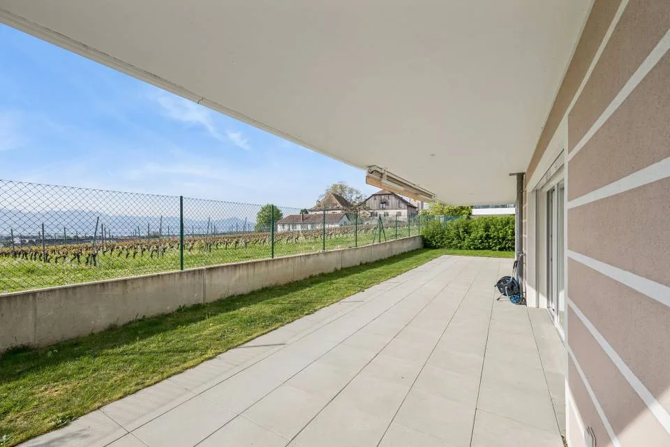 4,5 Zimmer contemporary und hell mit Garten und sehr schöner Aussicht auf