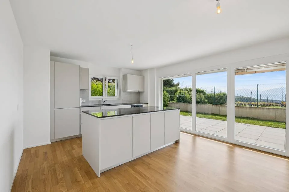 4,5 Zimmer contemporary und hell mit Garten und sehr schöner Aussicht auf