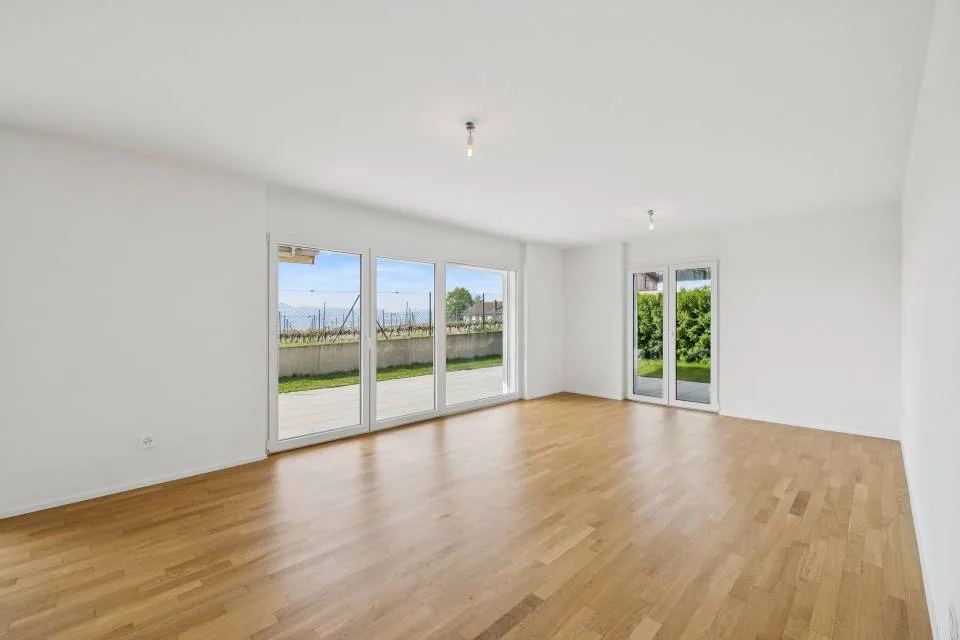 4,5 Zimmer contemporary und hell mit Garten und sehr schöner Aussicht auf