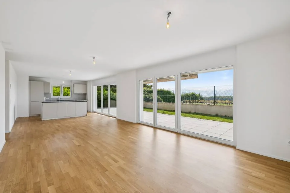 4,5 Zimmer contemporary und hell mit Garten und sehr schöner Aussicht auf