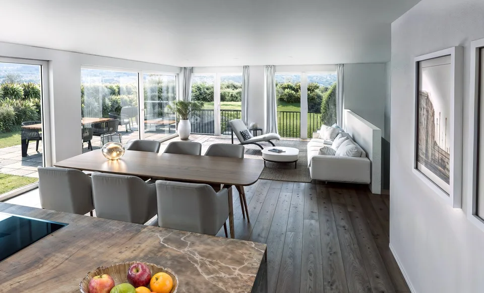 Moderne 4.5-Zimmer-Wohnung mit 150 m2 Gartenanteil