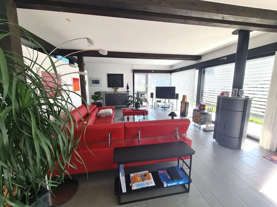 AUSSERGEWÖHNLICH - Prächtige Traumvilla mit Pool und Doppelgarage, ideal gelegen. – Foto 24 von 29
