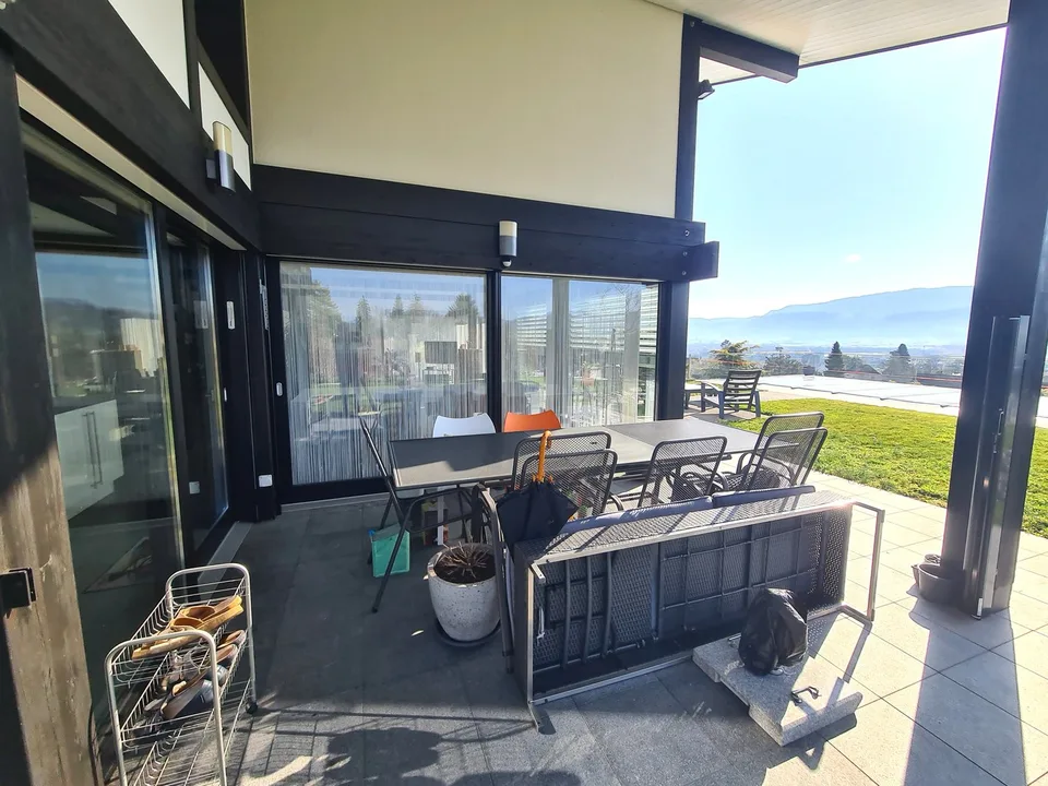AUSSERGEWÖHNLICH - Prächtige Traumvilla mit Pool und Doppelgarage, ideal gelegen. – Foto 12 von 29