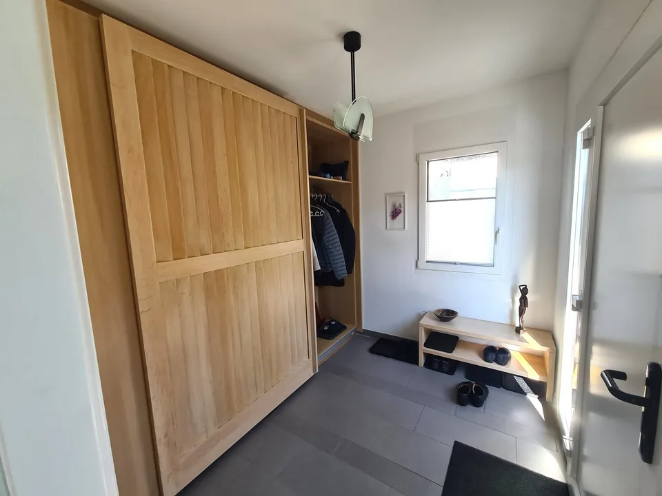AUSSERGEWÖHNLICH - Prächtige Traumvilla mit Pool und Doppelgarage, ideal gelegen. – Foto 20 von 29