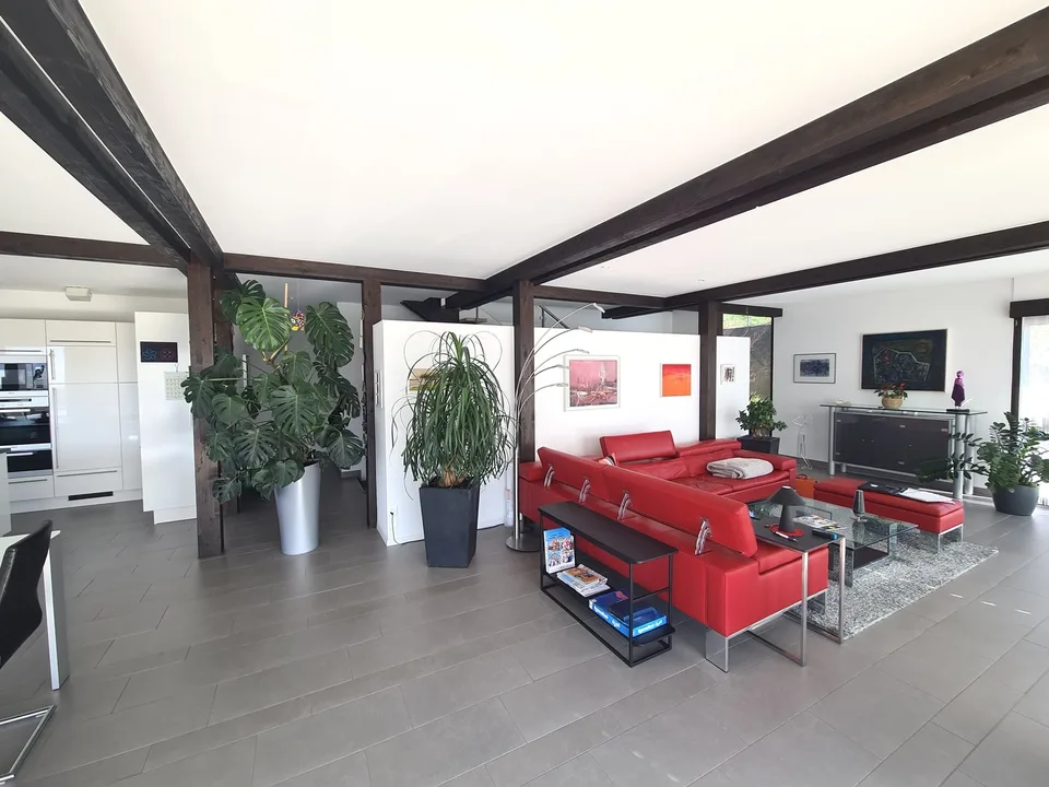AUSSERGEWÖHNLICH - Prächtige Traumvilla mit Pool und Doppelgarage, ideal gelegen. – Foto 23 von 29