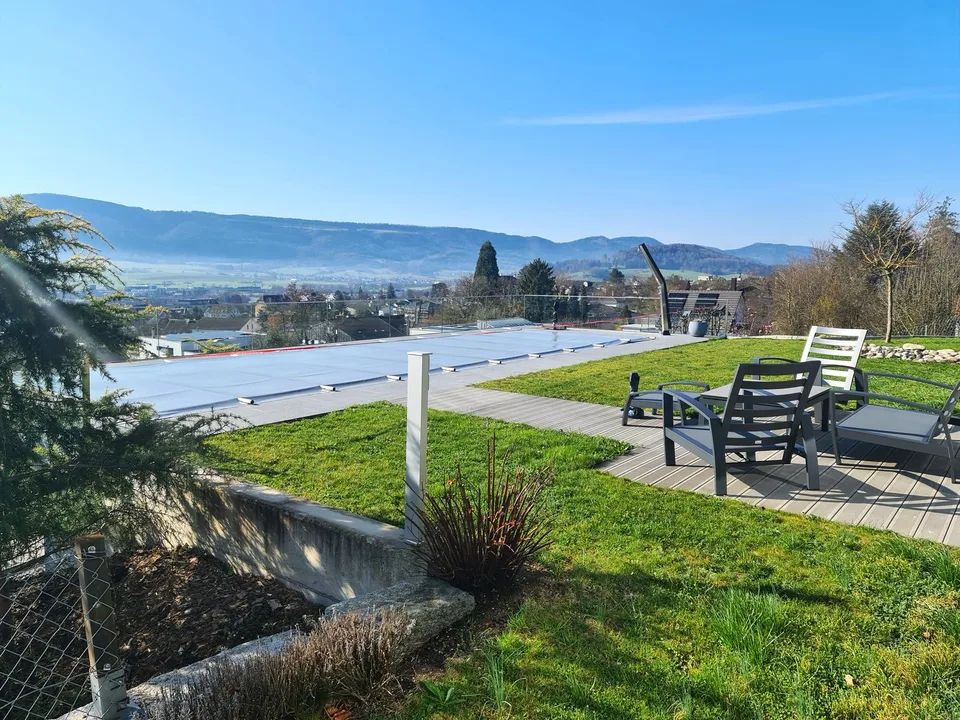 AUSSERGEWÖHNLICH - Prächtige Traumvilla mit Pool und Doppelgarage, ideal gelegen. – Foto 18 von 29