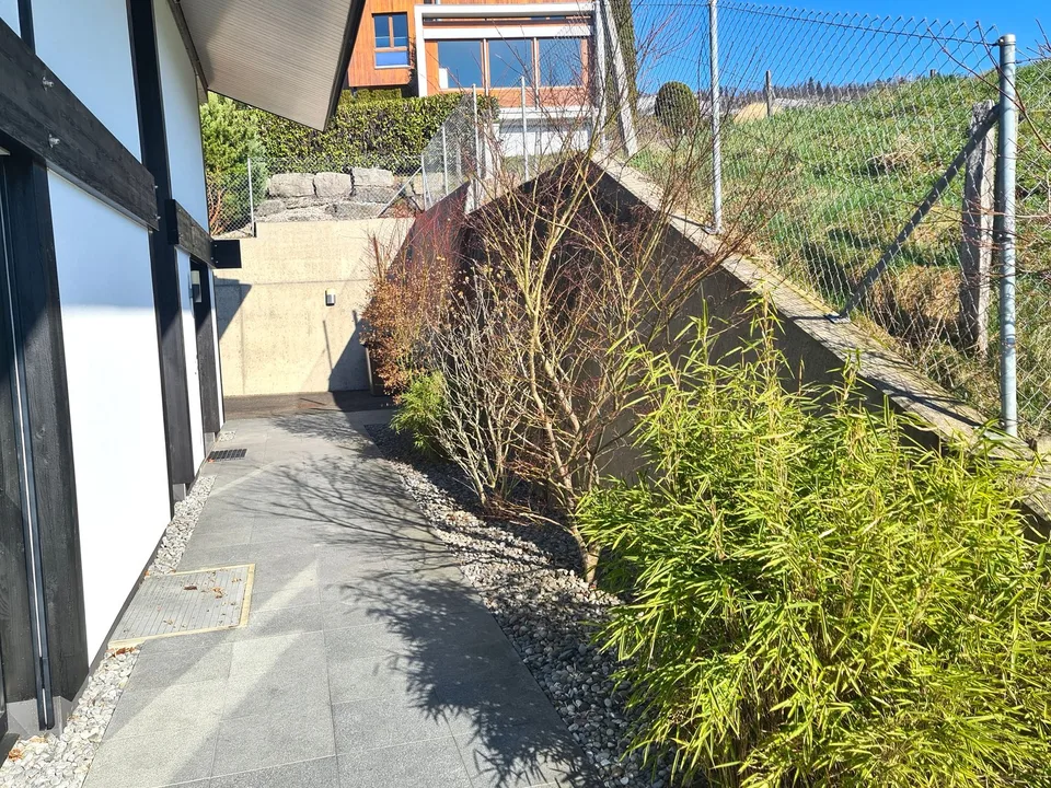 AUSSERGEWÖHNLICH - Prächtige Traumvilla mit Pool und Doppelgarage, ideal gelegen. – Foto 15 von 29