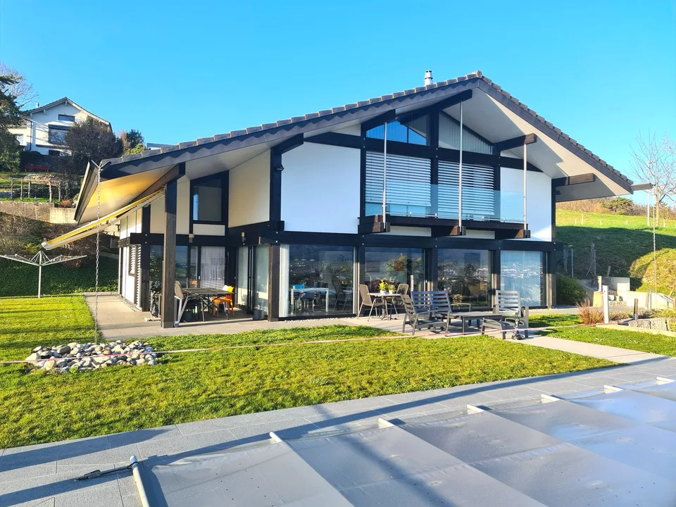 ECCEZIONALE - Splendida villa da sogno con piscina e doppio garage in posizione ideale.