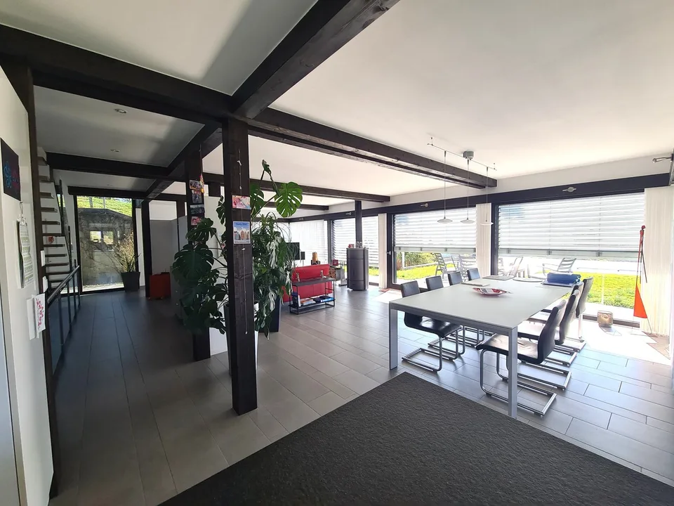 AUSSERGEWÖHNLICH - Prächtige Traumvilla mit Pool und Doppelgarage, ideal gelegen. – Foto 25 von 29