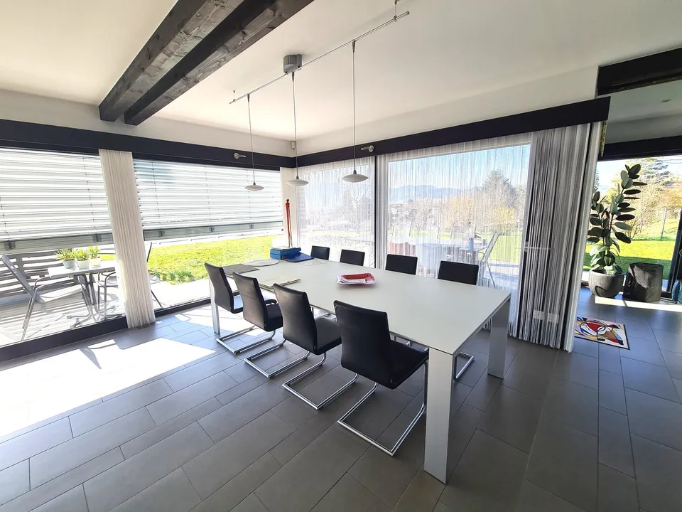 AUSSERGEWÖHNLICH - Prächtige Traumvilla mit Pool und Doppelgarage, ideal gelegen. – Foto 26 von 29