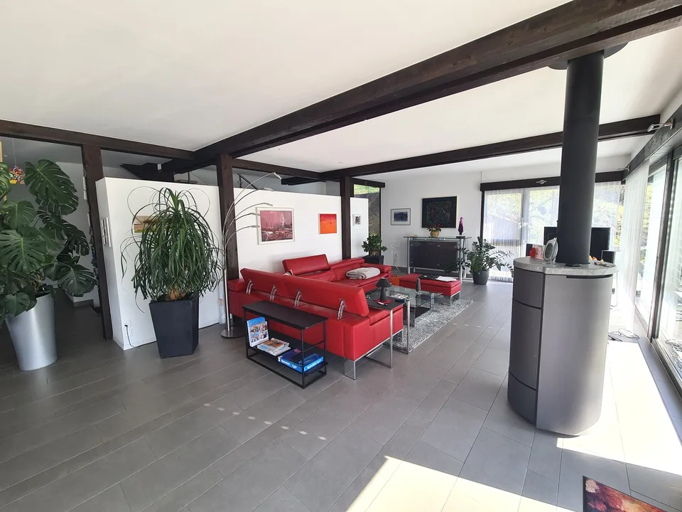 AUSSERGEWÖHNLICH - Prächtige Traumvilla mit Pool und Doppelgarage, ideal gelegen. – Foto 22 von 29