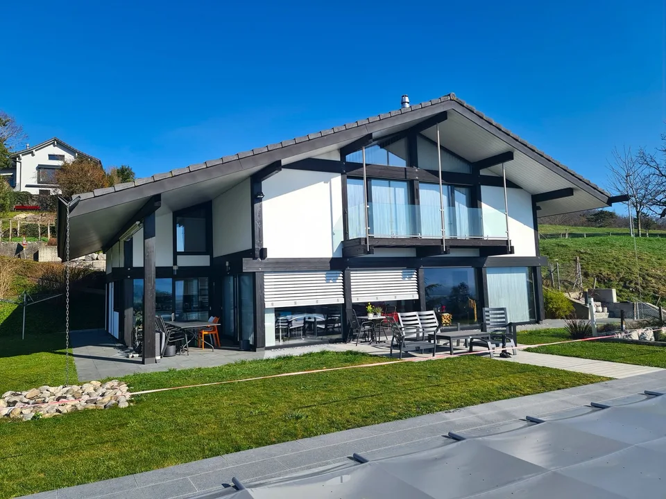ECCEZIONALE - Splendida villa da sogno con piscina e doppio garage in posizione ideale.
