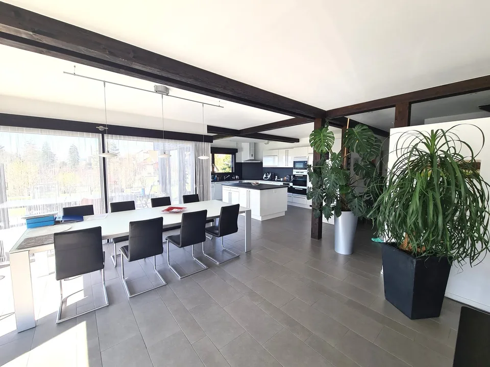 AUSSERGEWÖHNLICH - Prächtige Traumvilla mit Pool und Doppelgarage, ideal gelegen. – Foto 27 von 29