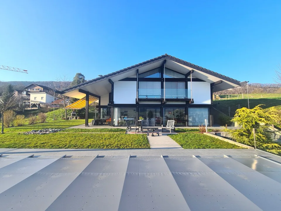 AUSSERGEWÖHNLICH - Prächtige Traumvilla mit Pool und Doppelgarage, ideal gelegen. – Foto 7 von 29