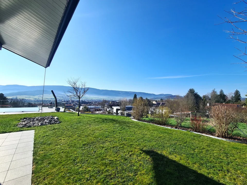 AUSSERGEWÖHNLICH - Prächtige Traumvilla mit Pool und Doppelgarage, ideal gelegen. – Foto 16 von 29