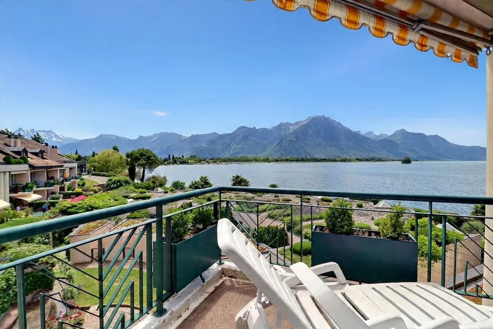 JOLI APPARTEMENT DE 4,5 PIECES AU BORD DU LAC AVEC TRES BELLE VUE PANORAMIQUE