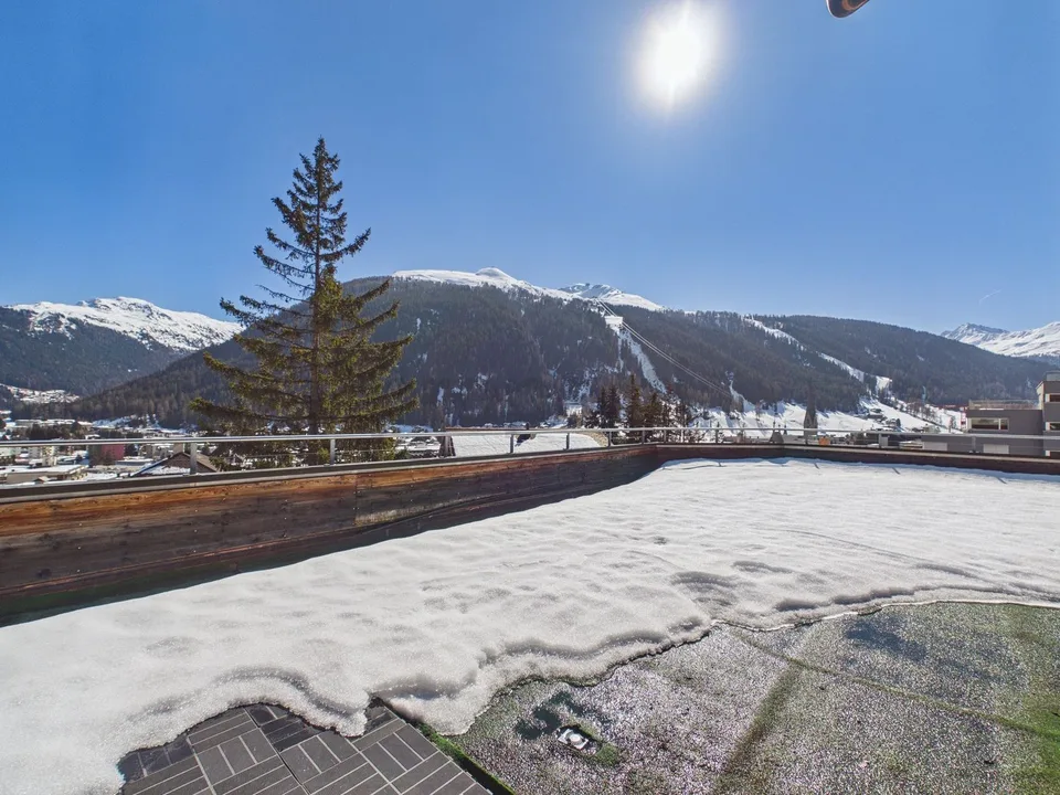 RISERVATO - Affascinante appartamento di 3,5 locali in un edificio storico con una vista da sogno sul mondo montano intorno a Davos – foto 6 di 13