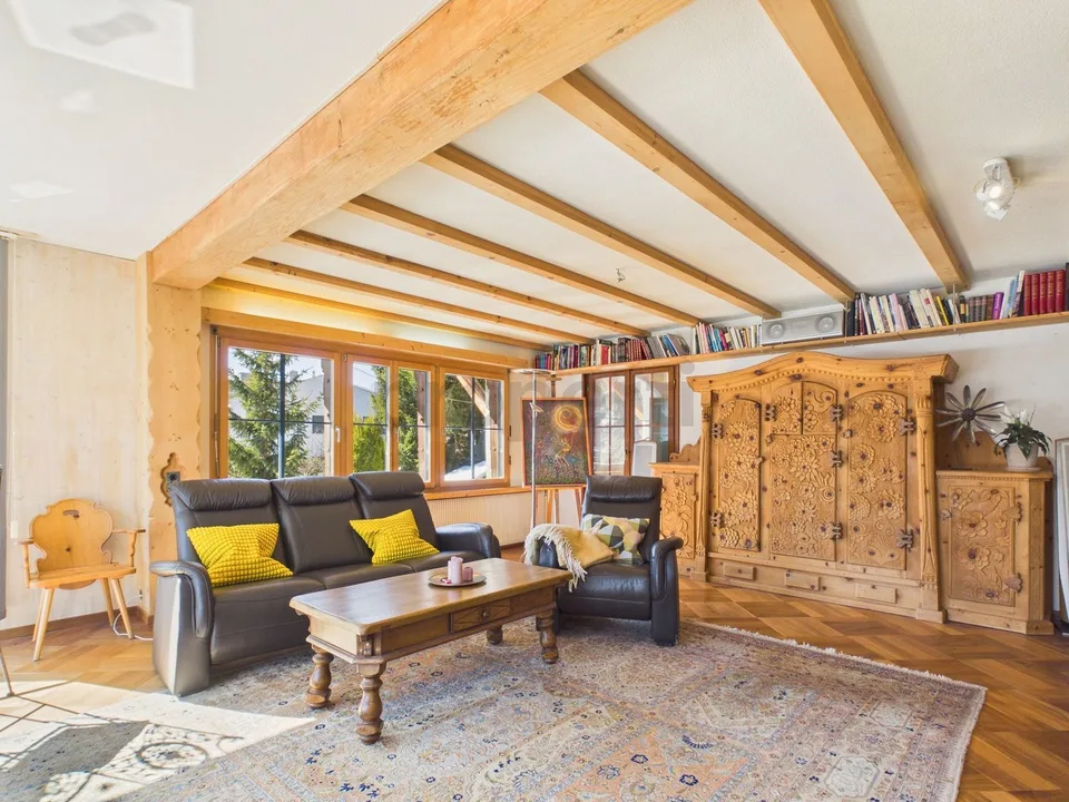 RÉSERVÉ - Charmant appartement 3.5 pièces dans un immeuble ancien avec une vue imprenable sur le monde montagnard autour de Davos