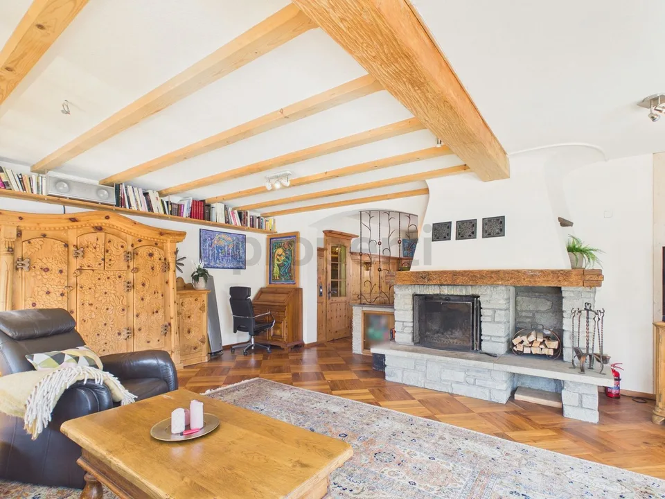 RÉSERVÉ - Charmant appartement 3.5 pièces dans un immeuble ancien avec une vue imprenable sur le monde montagnard autour de Davos