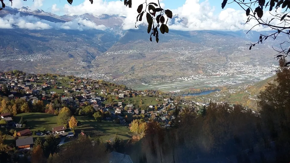 Bauplatz, unabhängig vom Auftrag, neben dem Bisse
