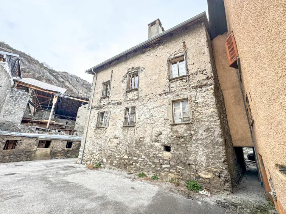 Casa multi-appartamenti 10 locali ad Ardon